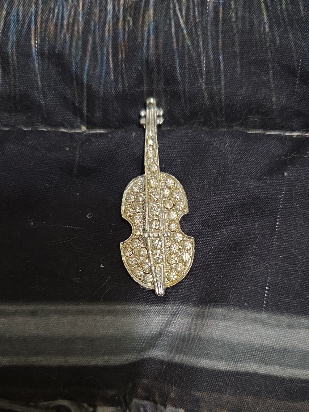 Rhinestone Violin Brooch - Silver Tone